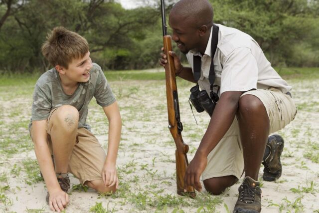 Young Explorers - Tracking - Botswana