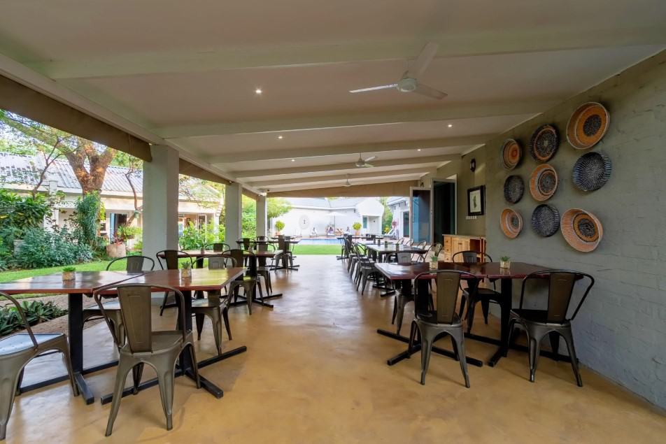 Phezulu Guest Lodge - Dining Area 