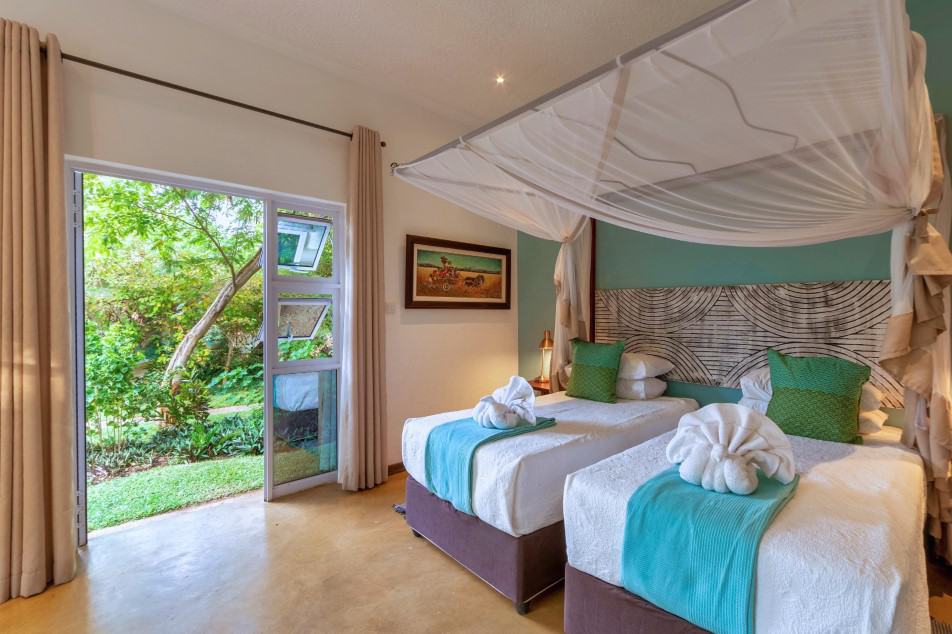 Phezulu Guest Lodge -Twin Double Deluxe Room